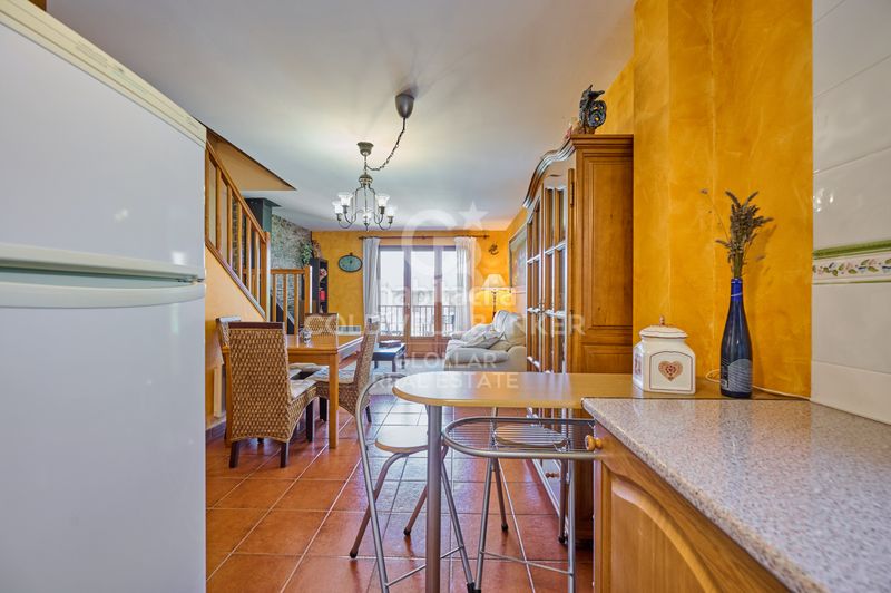 Foto 57a9d1f3-455a-4b35-b7ad-90c90c5545c8. Casa adossada amb xemeneia aparcament a Osseja