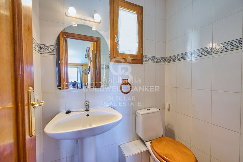 Foto a40d086a-7905-49d0-b748-3b009c7a9e52. Casa adossada amb xemeneia aparcament a Osseja