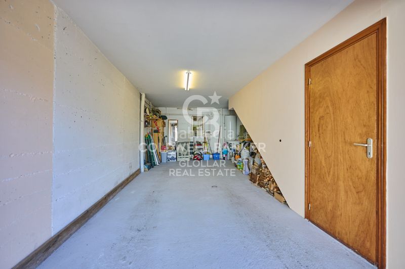Foto ac09780d-38b5-4217-b012-85b9f8eb220c. Casa adossada amb xemeneia aparcament a Osseja