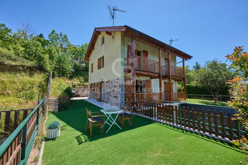 Foto e07b7cd5-c06a-4347-a7eb-18f7e6a0aca8. Casa adossada amb xemeneia aparcament a Osseja