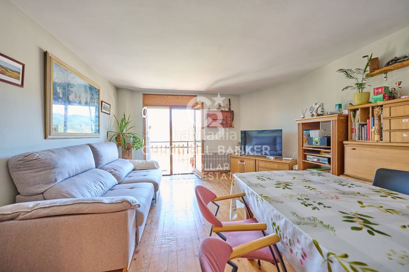 Foto 5f550488-5b01-4f2d-9200-6dc27ae04d0a. Apartament amb calefacció aparcament a Puigcerdà