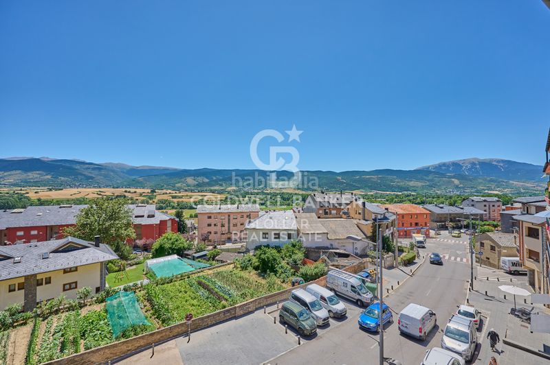 Foto fbe8e412-89f4-4dda-b5d9-24a920fab24b. Apartament amb calefacció aparcament a Puigcerdà