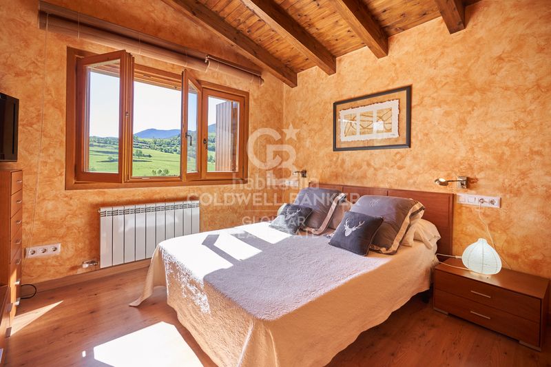 Foto 003b4477-c08d-425b-95bd-076a66b91c6d. Casa adossada amb xemeneia calefacció aparcament a Montellà i Martinet