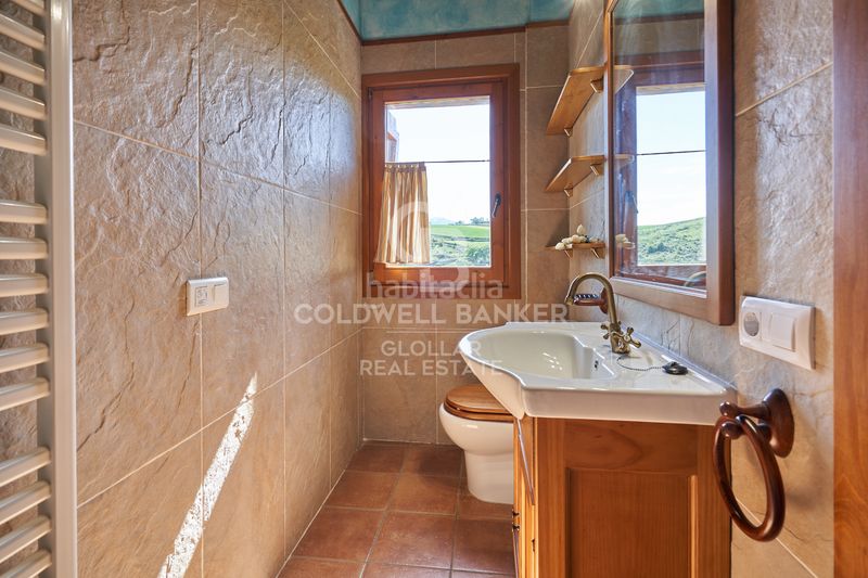 Foto 179c5c4a-2eea-48d9-905c-e47949d7cdc9. Casa adossada amb xemeneia calefacció aparcament a Montellà i Martinet