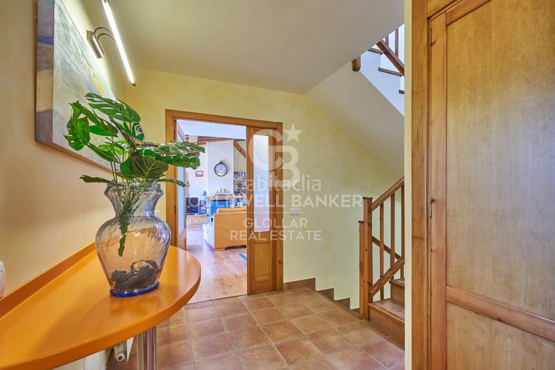 Foto 5ca78c0e-1e89-44e6-ad99-b0bec6497718. Casa adossada amb xemeneia calefacció aparcament a Montellà i Martinet