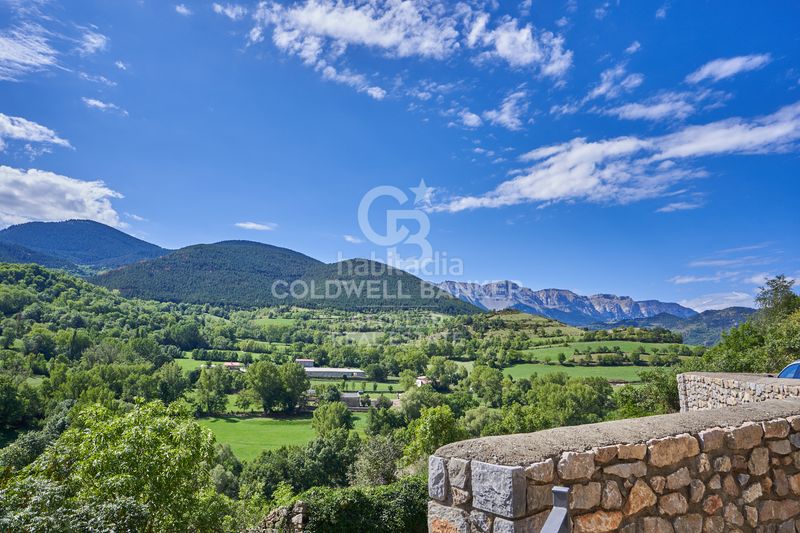 Foto 8b66c77c-1468-4a3f-8971-cfb6d25648f4. Casa adossada amb xemeneia calefacció aparcament a Montellà i Martinet