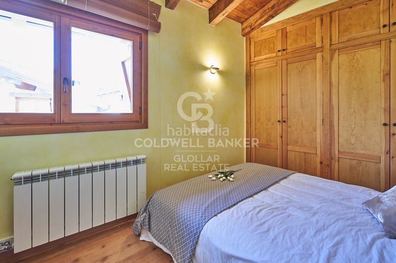 Foto ab23372a-bebe-4c05-8780-5a18257fd3bd. Casa adossada amb xemeneia calefacció aparcament a Montellà i Martinet