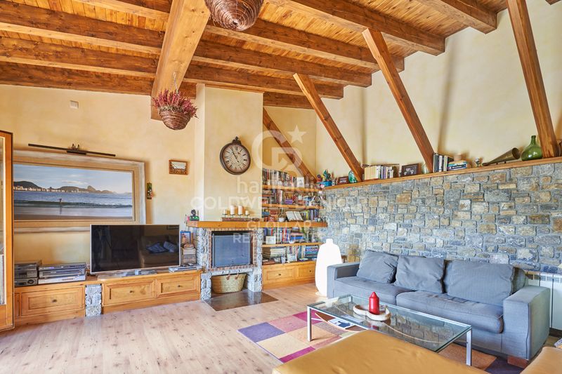 Foto fb4ff254-49fc-4da5-8a4f-776a4312e7e6. Casa adossada amb xemeneia calefacció aparcament a Montellà i Martinet