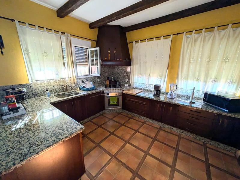 Foto b7ce21c9-b08b-4d5b-89d8-63ef7ff22330. Masia amb aparcament piscina a Este Mérida