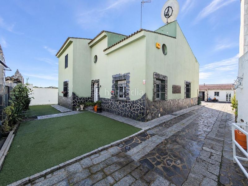Foto d0e8db6f-a3cb-4706-8edb-0f28049a1e61. Casa amb piscina a Don Álvaro