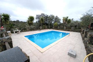 Masia en Alcu�scar