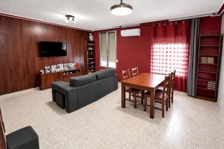 Haus in Mirandilla. Adosado con patio en mirandilla