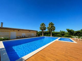 Bauernhof in Arroyo de San Serván. Finca rústica con piscina en arroyo de san serván