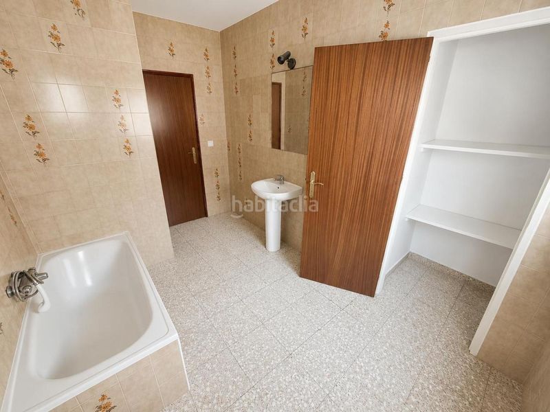 Foto 1ca7ffe5-d691-47d7-846b-169275cd4ea6. Casa amb aparcament a Oliva de Mérida