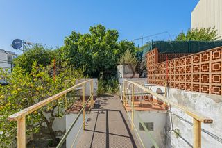 Semi detached house  Carrer dels pins