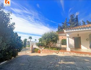 Xalet a Paraiso - Barronal. Villa independiente con parcela de 2450m2 en estepona