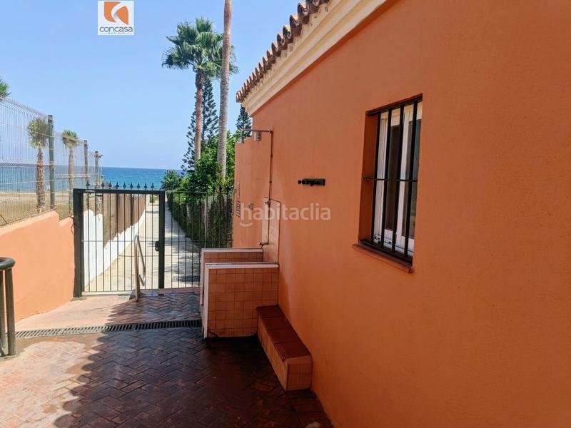 Foto e7dc5bbe-dd53-409d-83d4-bb0a8d589217. Apartamento piso en venta en primera linea de playa en san luis de sabinillas en Manilva