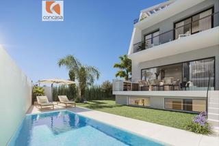 Apartament a Bel - Air. Villa pareada en venta en el paraíso golf estepona