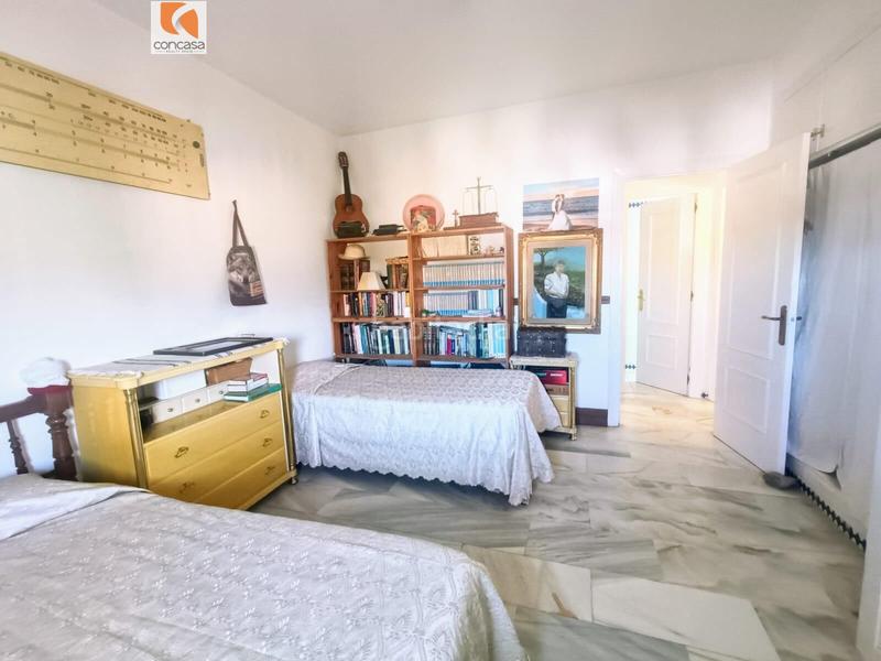 Foto b51b5a10-1422-43d5-99f9-8f8d9b555b60. Apartamento se vende apartamento frontal al mar en Estepona