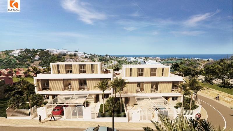 Foto 070d817e-72e0-4f18-ab74-33d3e97d4622. Casa pareada villa pareada en venta junto al mar y golf en Estepona