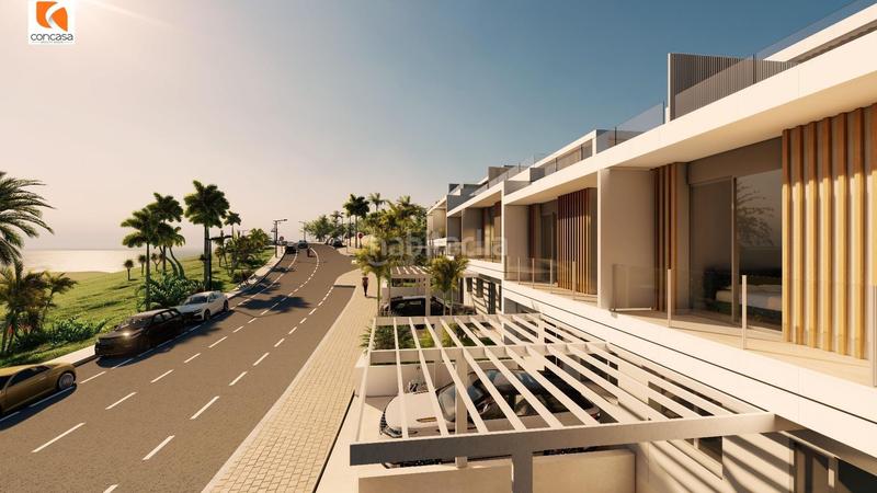 Foto 0ee709bc-dcf4-4a15-ae09-89c4b39328fa. Casa pareada villa pareada en venta junto al mar y golf en Estepona