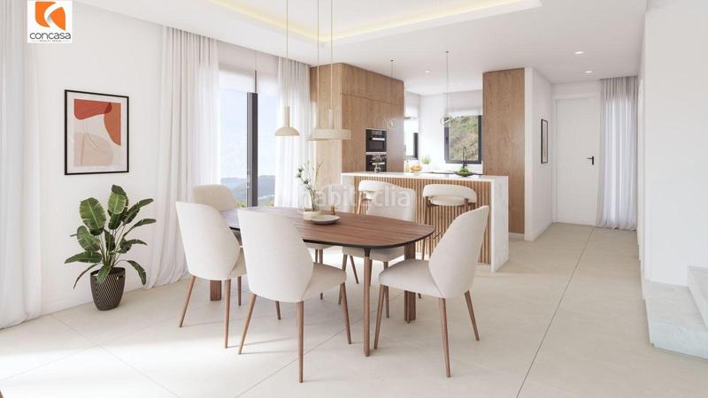 Foto 4349d0c2-6515-4e3a-a1d0-6124c2171eec. Casa pareada villa pareada en venta junto al mar y golf en Estepona