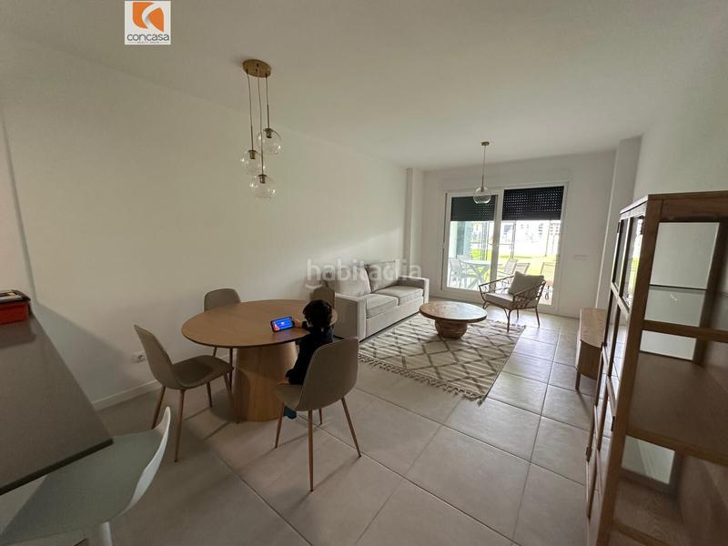 Foto c3c152d1-7327-426c-aff0-119571eee9bc. Planta baja apartamento de 2 dormitorios con jardín en Estepona