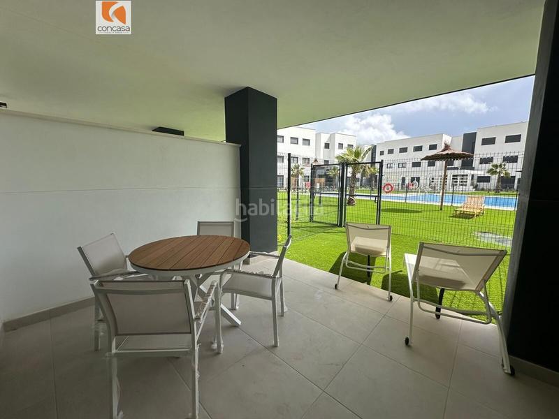Foto ca21b2cd-f33f-4adb-b172-d5301463aa0d. Planta baja apartamento de 2 dormitorios con jardín en Estepona