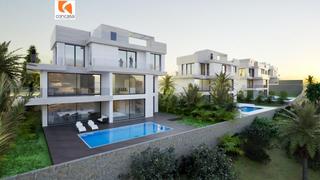 Apartament a Bel - Air. Villa con vistas al mar y al golf en estepona