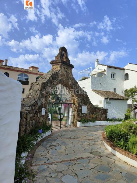 Foto d907d3d7-854d-4ab3-b62c-3bbd8cbb910e. Estudio  en urbanización cerrada con piscina en paraísobarronal, en Estepona