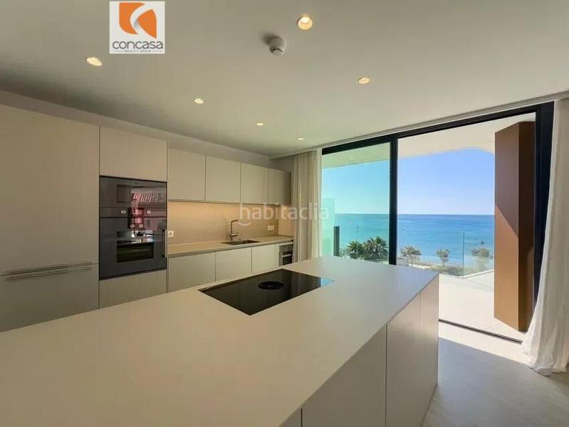 Foto 16c84a18-cab2-4748-a29b-df3ed83fb297. Apartamento  de tres dormitorios en venta en Estepona