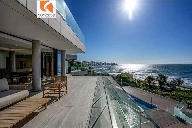 Foto 9518561b-9a7b-47a2-a20b-a159edd1ffe6. Apartamento  de tres dormitorios en venta en Estepona