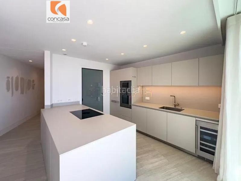 Foto b11e0b6d-098b-4006-bd84-b47c5f1cc256. Apartamento  de tres dormitorios en venta en Estepona