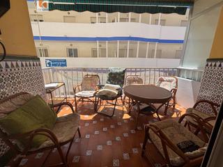 Apartamento en Puerto de Estepona. Apartamento en venta céntrico y con terraza, en estepona
