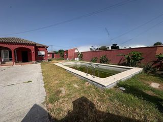 Chalet in Las Lagunas - Campano. Chalet con piscina segregado para reformar
