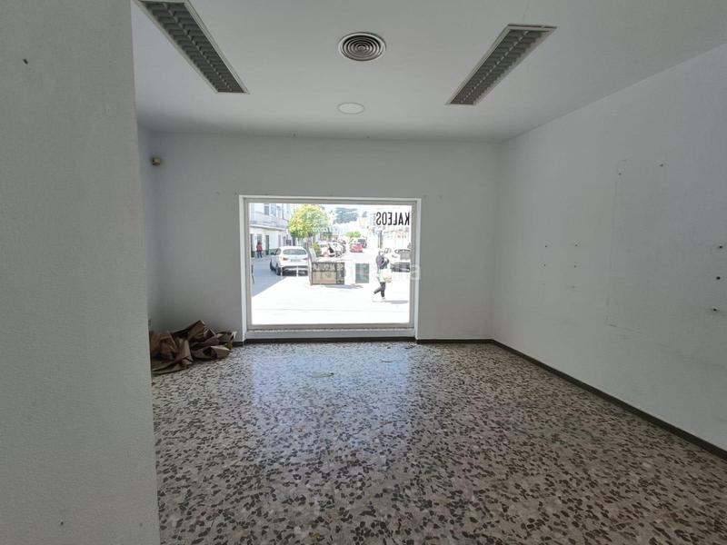 Foto 791fc733-bbf8-41f0-adf7-34ca6151a5df. Local comercial local centrico en venta en Núcleo urbano Chiclana de la Frontera