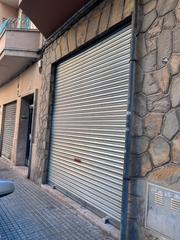 Business premise in Carrer reina maria de montpeller 1. Local renovado