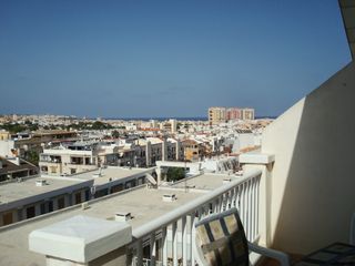 Lloguer Apartament a Calle los gases 20. Ático con terraza y vistas al mar en playa del cura – incluye ga