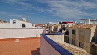 Maison à Calle murillo 1. Bungalow con solárium y piscina en el chaparral – junto a parque