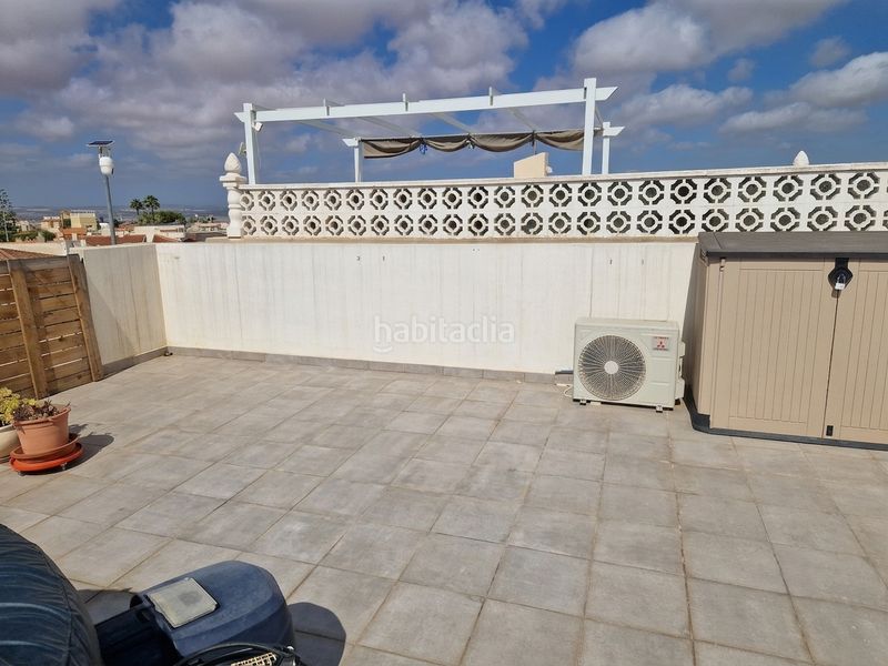 Foto f836172f-e882-4174-b59f-a2f7ea93ec0a. Casa amb piscina a Zona Carrefour - Urbanizaciones Torrevieja