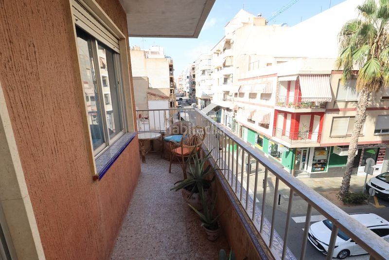 Foto 0a75db4f-c48c-42df-aa8f-a8aa2f1e3aed. Apartamento  en esquina en el centro , con vistas a la iglesia en Torrevieja