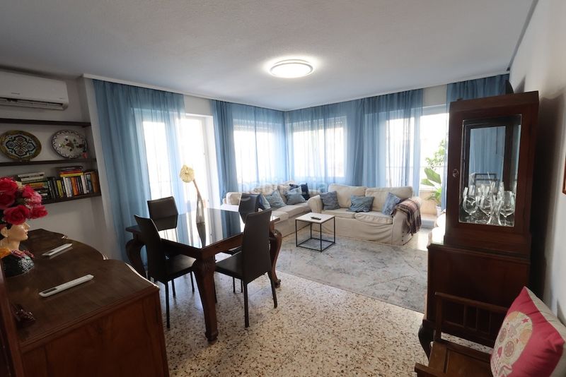 Foto 0b083142-fc5b-4cc3-97d6-129713fc6436. Apartamento  en esquina en el centro , con vistas a la iglesia en Torrevieja