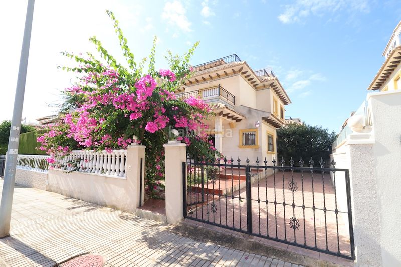 Foto 12212ae9-c348-42a0-999e-6321774187f7. Casa a schiera con parcheggio piscina in Playa Flamenca Orihuela