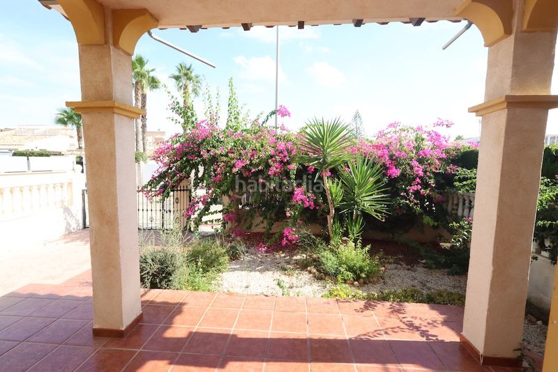 Foto 999752bd-9933-4610-be1f-6febf1ffda7d. Casa a schiera con parcheggio piscina in Playa Flamenca Orihuela