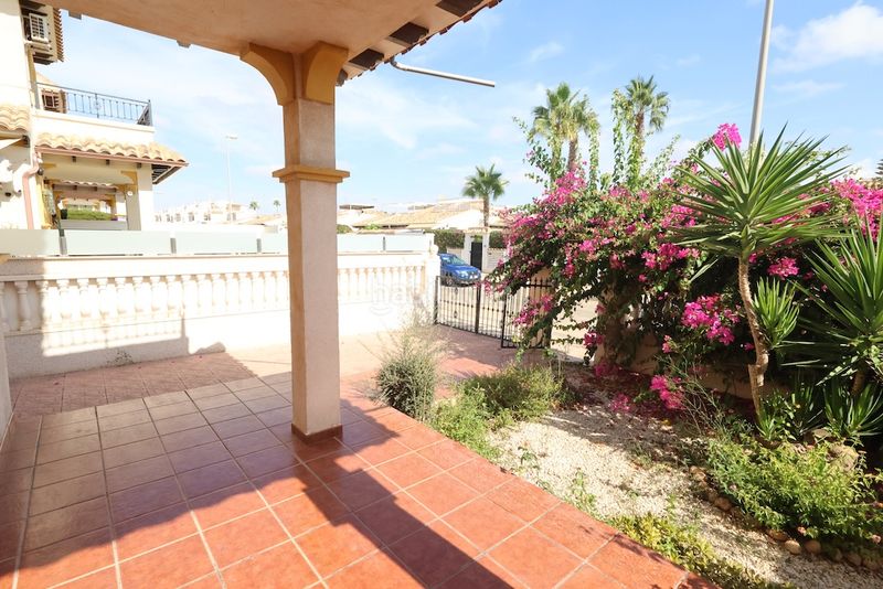 Foto ea266d3a-af49-42d5-917a-23c2b7a54ba7. Casa a schiera con parcheggio piscina in Playa Flamenca Orihuela