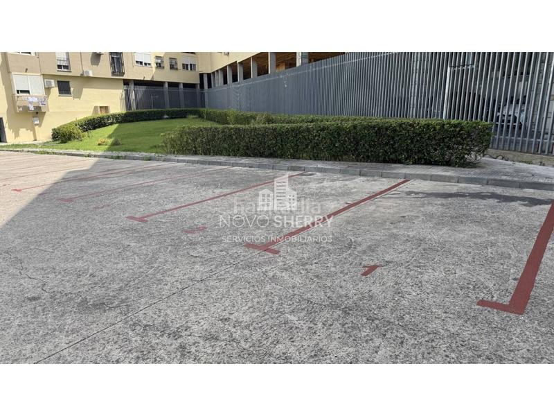 Foto 0dc60d73-7331-4537-a7de-0824a974be4e. Alquiler parking coche en avenida oceanía 5 parking en alquiler en San Bernabé 11204 en Algeciras