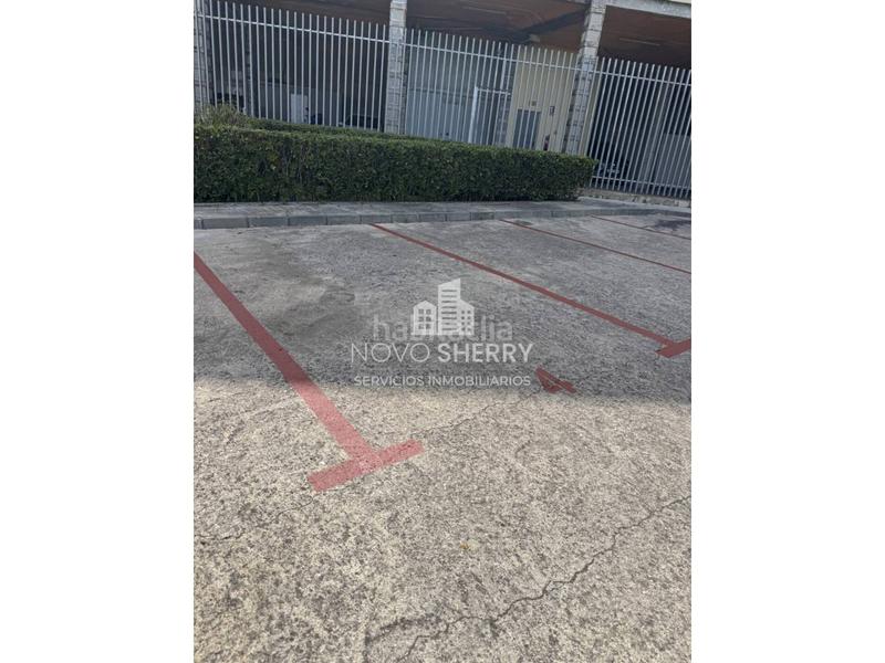 Foto 141da1cb-7c0f-4a2e-aa1d-fc3f72f5f053. Lloguer aparcament cotxe a avenida oceanía 5 a San Bernabé Algeciras