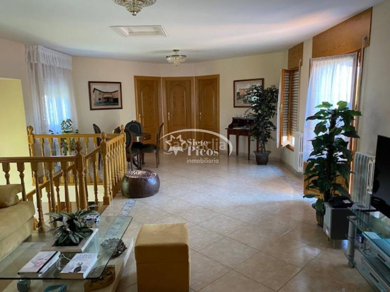 Foto 9cf38f54-b243-4a76-8818-c4b3fd6801e6. Casa  unifamiliar en venta en Navas de Riofrío