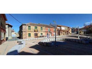 Maison  Constitución 7. Casa en la plaza, en esquina.