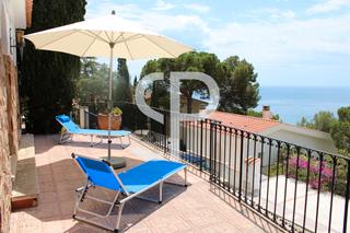 Xalet  Carrer del garbí. Chalet a cuatro vientos con vistas al mar en rosamar